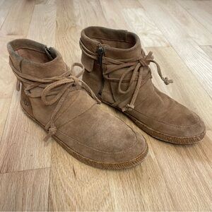 UGG Reid Moccasin lace up leather boot, size 7.5